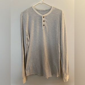 Mens Marine Layer Long Sleeve Henley. Whit striped. Size Small